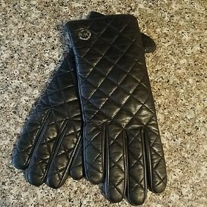 Leather gloves